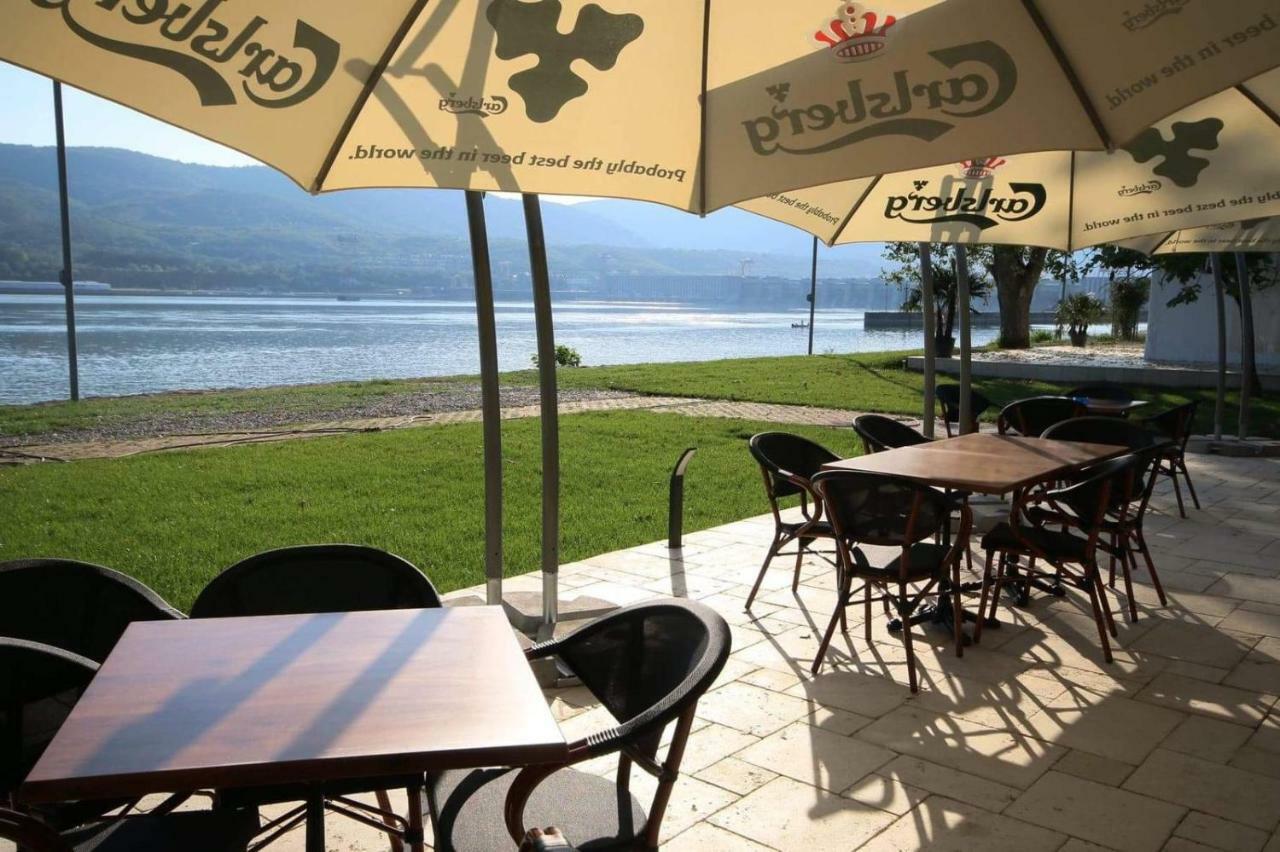 Riviera By Queens Hotel And Resort Gura Văii Екстериор снимка
