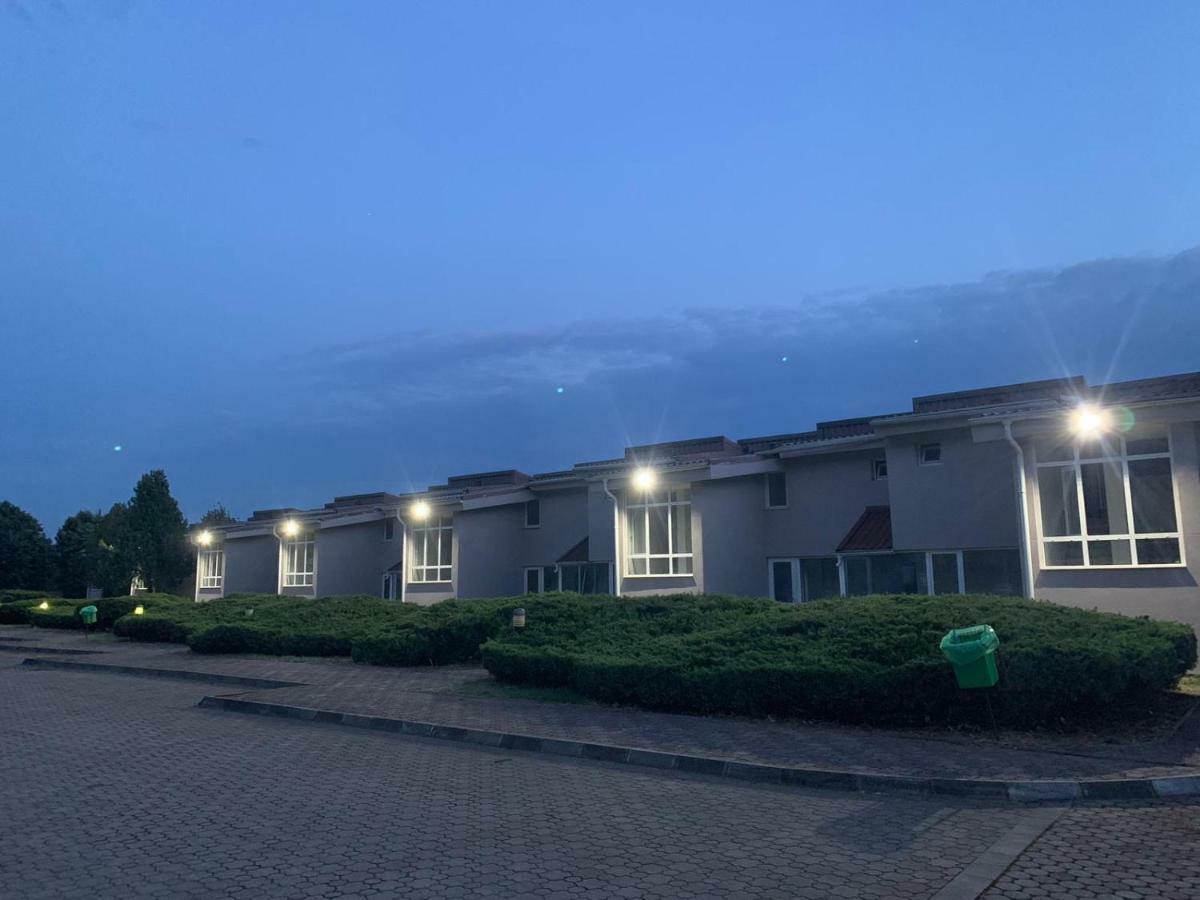 Riviera By Queens Hotel And Resort Gura Văii Екстериор снимка