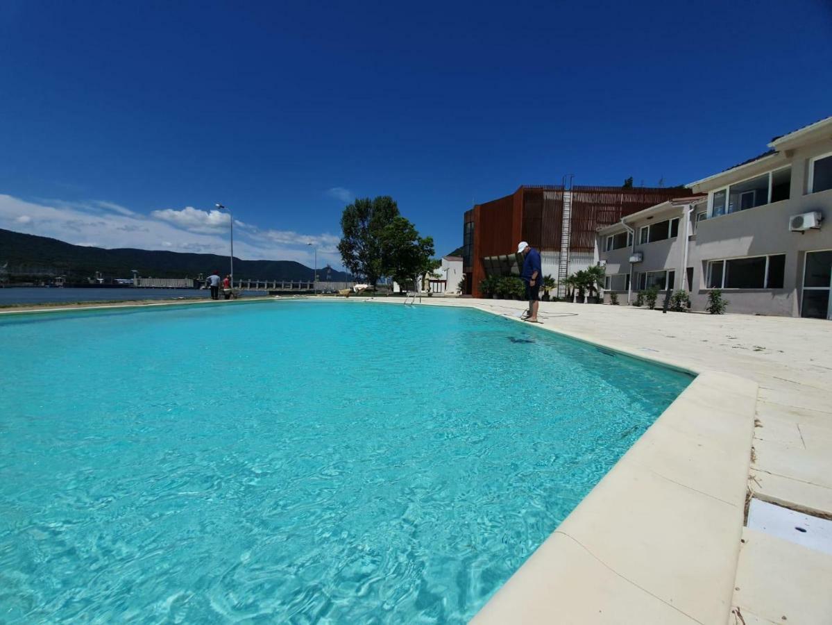 Riviera By Queens Hotel And Resort Gura Văii Екстериор снимка