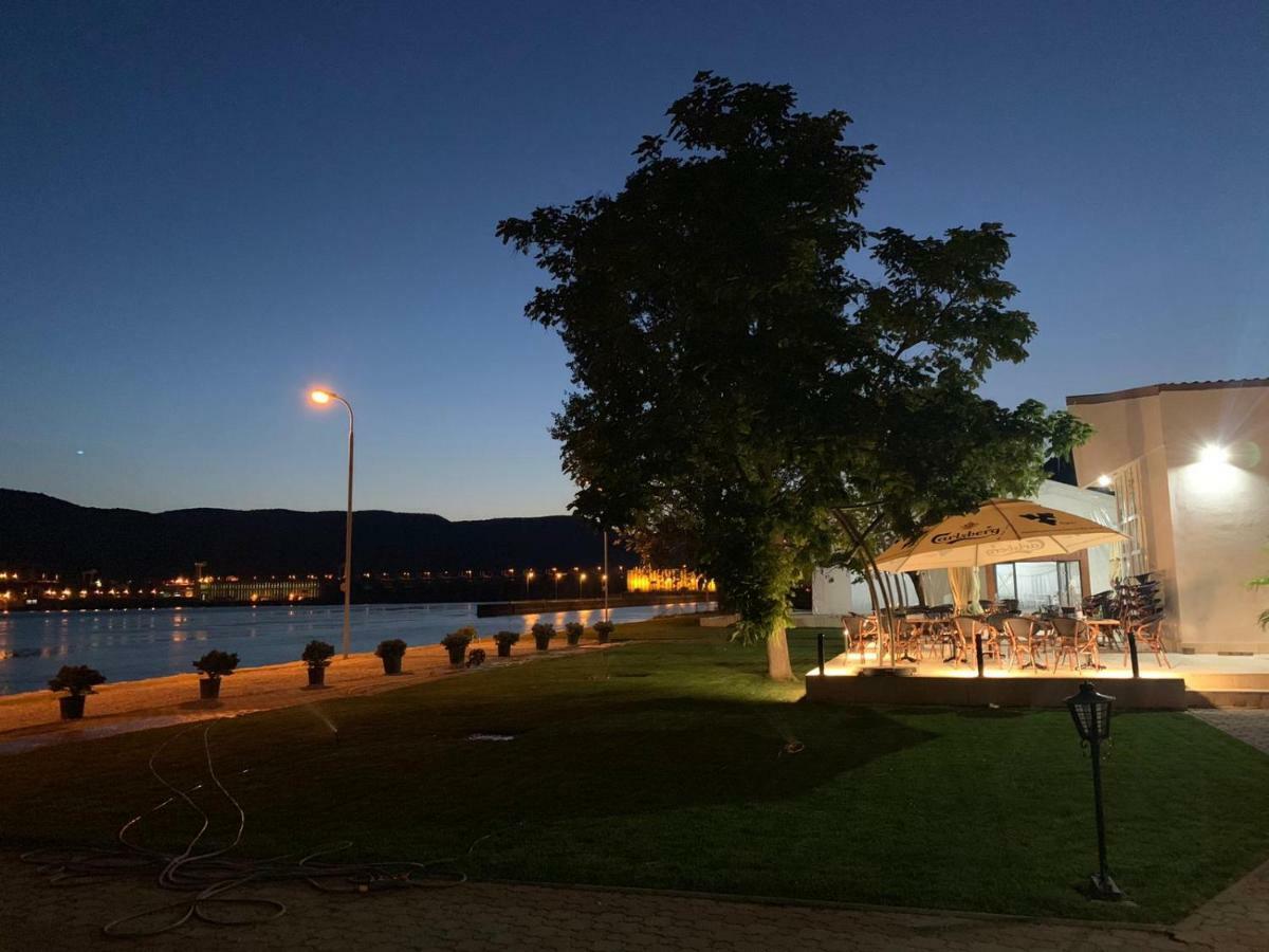 Riviera By Queens Hotel And Resort Gura Văii Екстериор снимка
