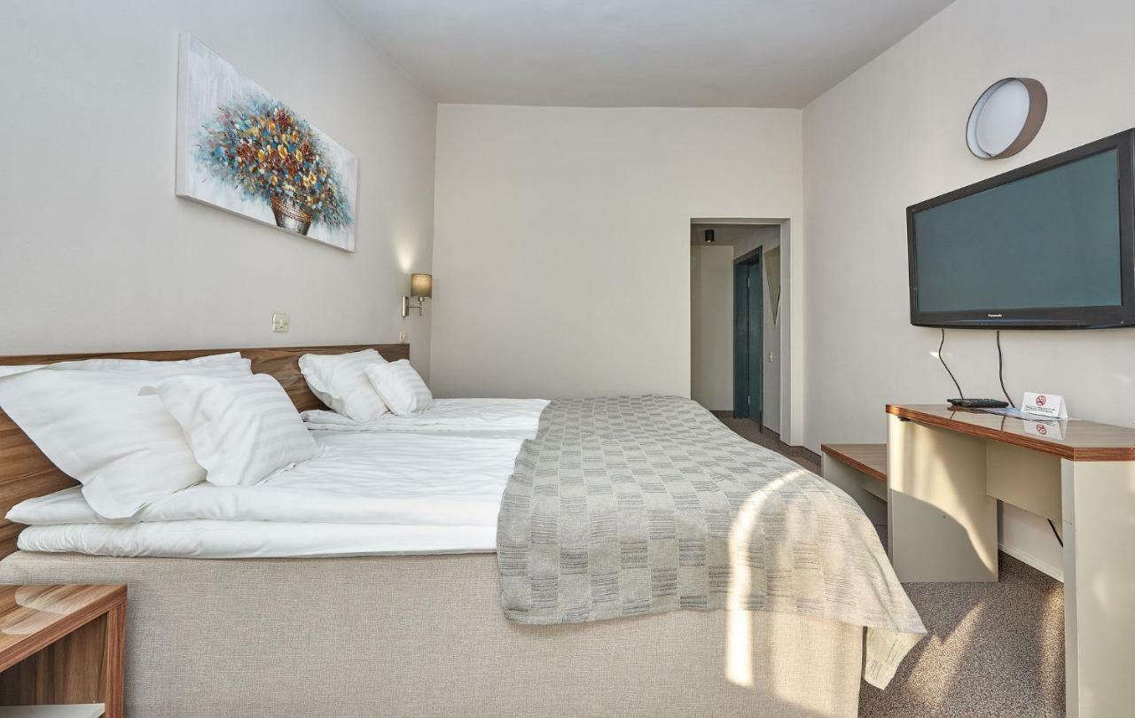 Riviera By Queens Hotel And Resort Gura Văii Екстериор снимка