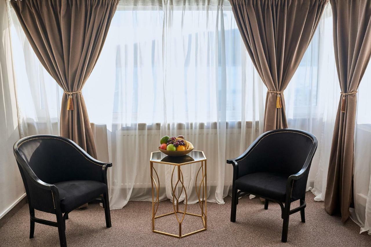 Riviera By Queens Hotel And Resort Gura Văii Екстериор снимка