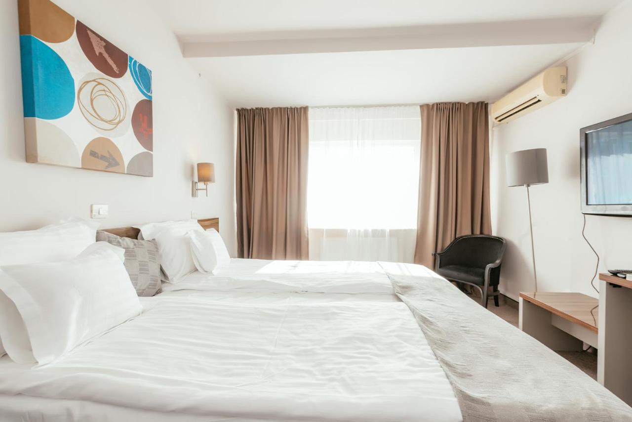 Riviera By Queens Hotel And Resort Gura Văii Екстериор снимка