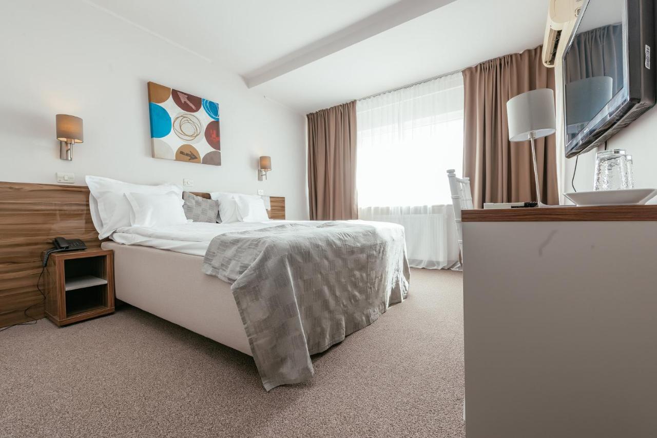 Riviera By Queens Hotel And Resort Gura Văii Екстериор снимка