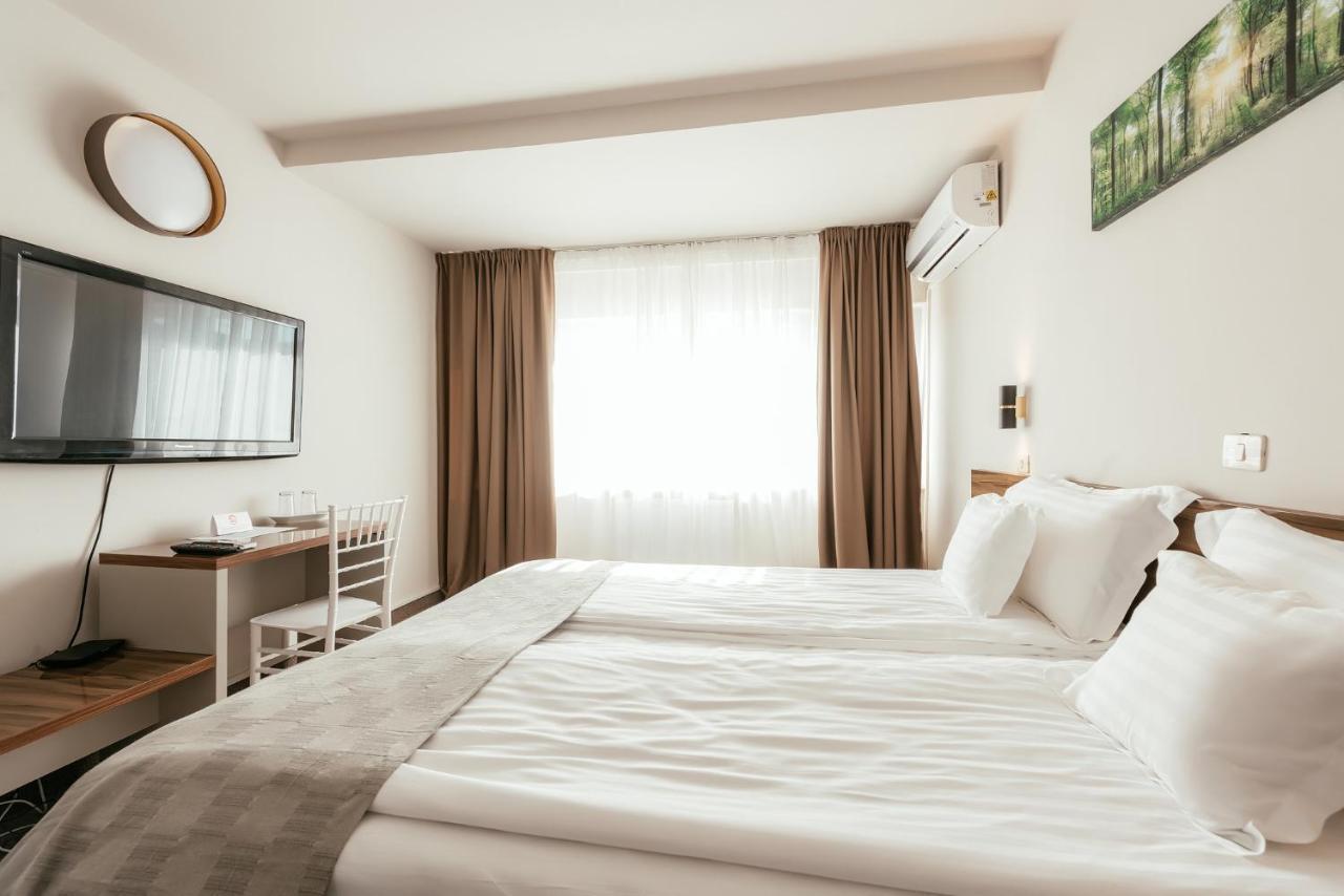 Riviera By Queens Hotel And Resort Gura Văii Екстериор снимка